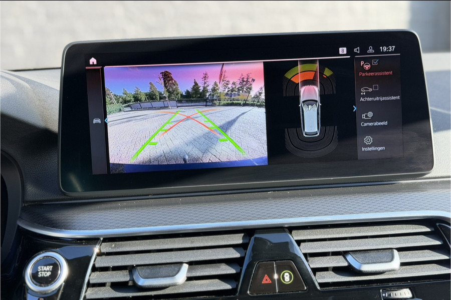 BMW 5 Serie Touring 530e xDrive M-Sport | Panodak | Trekhaak | Comfort Leder | Comfort Access | Memory