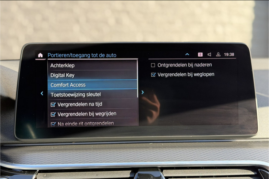 BMW 5 Serie Touring 530e xDrive M-Sport | Panodak | Trekhaak | Comfort Leder | Comfort Access | Memory