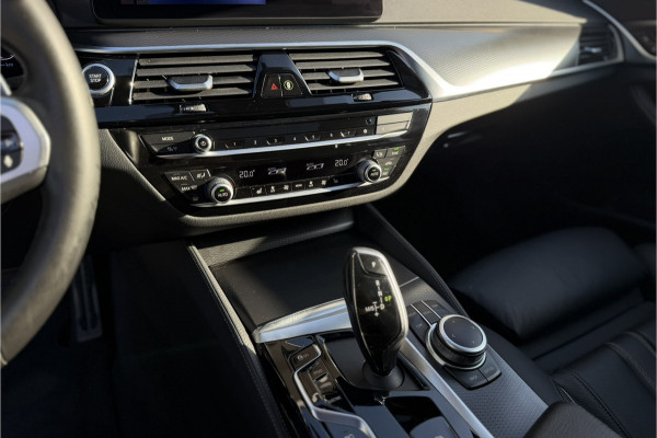 BMW 5 Serie Touring 530e xDrive M-Sport | Panodak | Trekhaak | Comfort Leder | Comfort Access | Memory