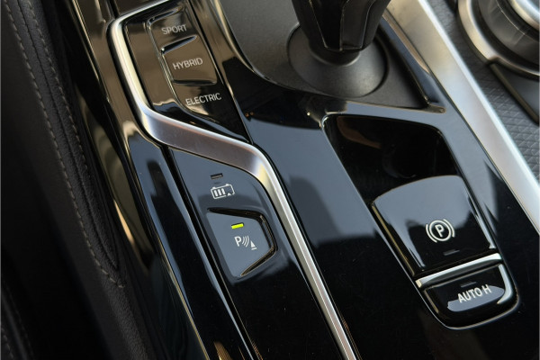 BMW 5 Serie Touring 530e xDrive M-Sport | Panodak | Trekhaak | Comfort Leder | Comfort Access | Memory