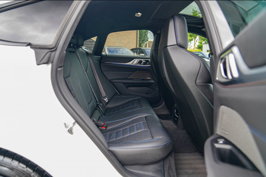 BMW 4 Serie Gran Coupé 420i Business Edition Plus | Laser LED | Harman/Kardon | M-seats | Camera | Schuifdak | Sport Uitlaat | NAP