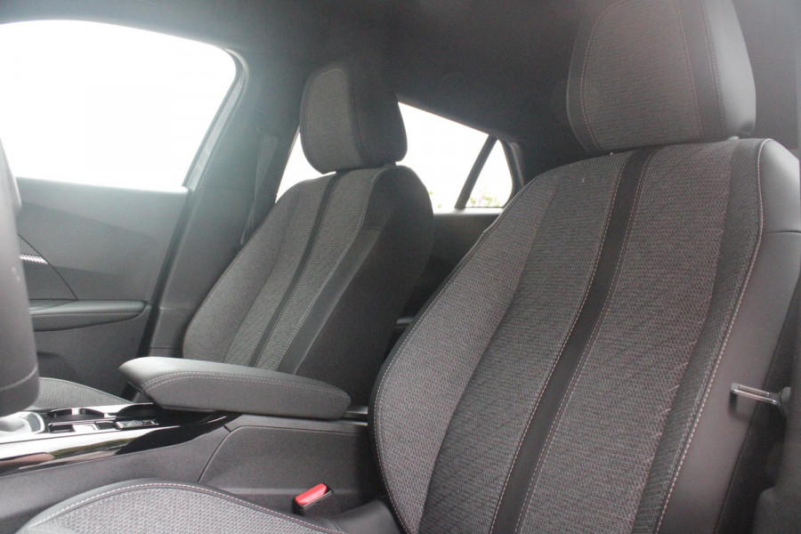 Peugeot 2008 1.2 100PK ALLURE | ACHTERUITRIJ CAMERA | NAVIGATIE | DRAADLOZE APPLE CARPLAY/ANDROID AUTO | PARKEERSENSOREN VOOR + ACHTER | CRUISE CONTROL | DAB+ RADIO | CLIMATE CONTROL | 17" LICHTMETALEN VELGEN | UNIEKE KM STAND! |