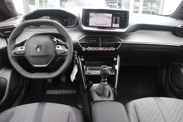 Peugeot 2008 1.2 100PK ALLURE | ACHTERUITRIJ CAMERA | NAVIGATIE | DRAADLOZE APPLE CARPLAY/ANDROID AUTO | PARKEERSENSOREN VOOR + ACHTER | CRUISE CONTROL | DAB+ RADIO | CLIMATE CONTROL | 17" LICHTMETALEN VELGEN | UNIEKE KM STAND! |