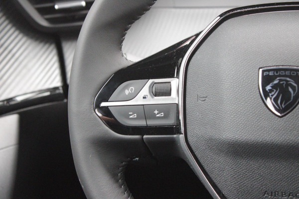 Peugeot 2008 1.2 100PK ALLURE | ACHTERUITRIJ CAMERA | NAVIGATIE | DRAADLOZE APPLE CARPLAY/ANDROID AUTO | PARKEERSENSOREN VOOR + ACHTER | CRUISE CONTROL | DAB+ RADIO | CLIMATE CONTROL | 17" LICHTMETALEN VELGEN | UNIEKE KM STAND! |