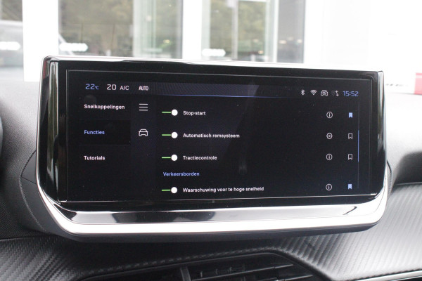Peugeot 2008 1.2 100PK ALLURE | ACHTERUITRIJ CAMERA | NAVIGATIE | DRAADLOZE APPLE CARPLAY/ANDROID AUTO | PARKEERSENSOREN VOOR + ACHTER | CRUISE CONTROL | DAB+ RADIO | CLIMATE CONTROL | 17" LICHTMETALEN VELGEN | UNIEKE KM STAND! |