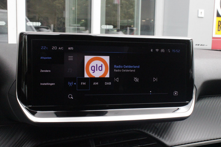 Peugeot 2008 1.2 100PK ALLURE | ACHTERUITRIJ CAMERA | NAVIGATIE | DRAADLOZE APPLE CARPLAY/ANDROID AUTO | PARKEERSENSOREN VOOR + ACHTER | CRUISE CONTROL | DAB+ RADIO | CLIMATE CONTROL | 17" LICHTMETALEN VELGEN | UNIEKE KM STAND! |