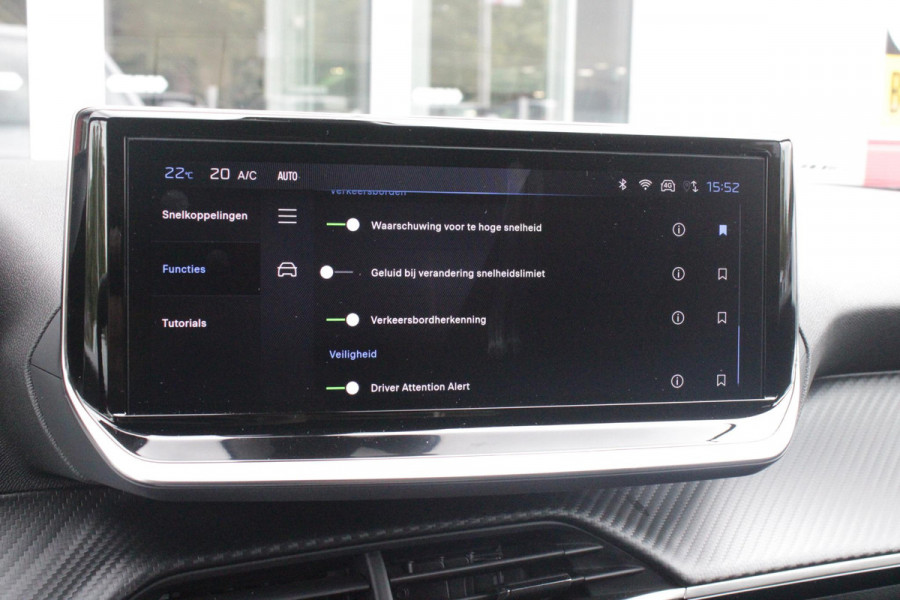 Peugeot 2008 1.2 100PK ALLURE | ACHTERUITRIJ CAMERA | NAVIGATIE | DRAADLOZE APPLE CARPLAY/ANDROID AUTO | PARKEERSENSOREN VOOR + ACHTER | CRUISE CONTROL | DAB+ RADIO | CLIMATE CONTROL | 17" LICHTMETALEN VELGEN | UNIEKE KM STAND! |