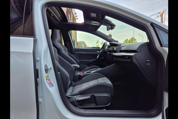 Volkswagen Golf 1.4 eHybrid GTE Pano! Hud! IQ! Standkachel! StoelW! StuurW! Camera!