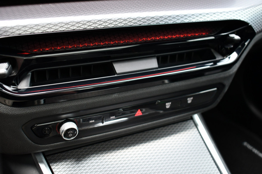 BMW 3-serie 320i M-Sport LCI-2 Pano ACC 360 HUD 19inch El-klep