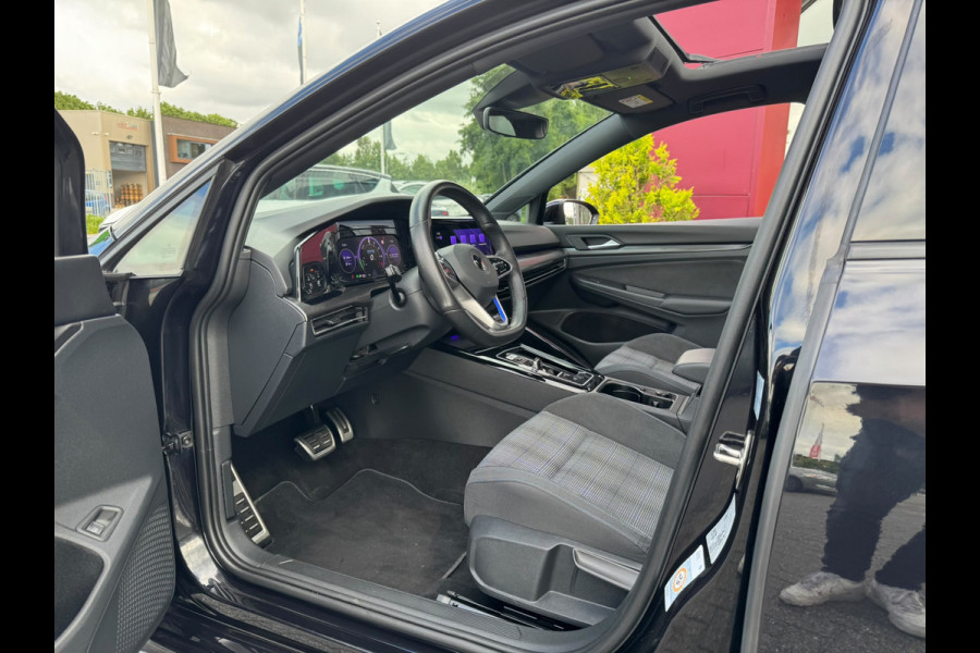 Volkswagen Golf 1.4 eHybrid GTE | Dealer onderhouden | Pano | ACC | Apple CarPlay / Android Auto