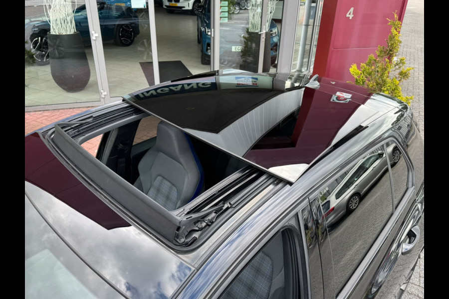 Volkswagen Golf 1.4 eHybrid GTE | Dealer onderhouden | Pano | ACC | Apple CarPlay / Android Auto