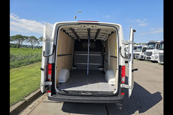 Volkswagen Crafter 2.0 TDI L3H2 Airco | Carplay | Android Auto | Parkeersensoren voor+achter | Voorruitverwarming