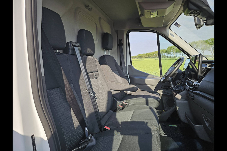 Ford Transit 350 2.0 TDCI L4H3 Trend 131pk | Camera | Navi | Verlengde Fabrieksgarantie | Parkeersensoren | 3zits | 256° deuren