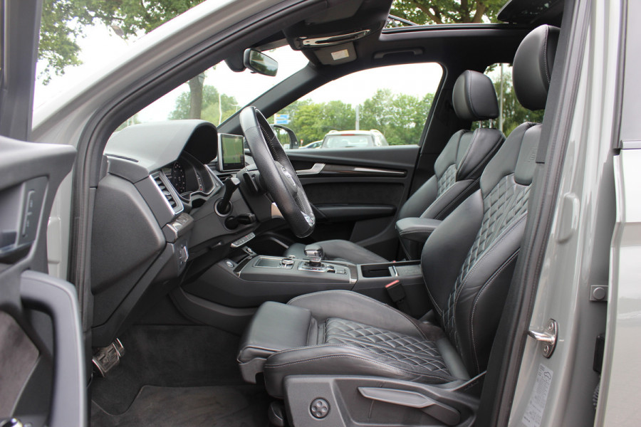 Audi Q5 2.0 TFSI quattro Sport S Line Black Edition / Panoramadak / Camera / RS Seats / Keyless / 21'' / Blackpack / Navigatie / Carbon intr. / Virtual Cockpit / Stoelverwarming / Cruise Control