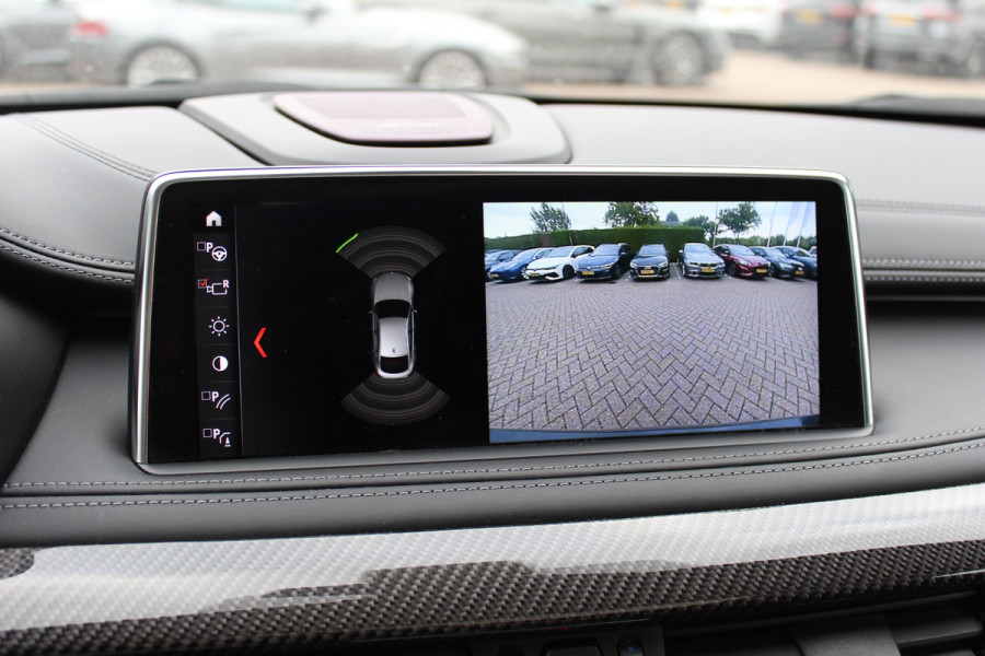 BMW X6 M / NL Auto! / Full option! / Trekhaak / Schuifdak / 360Camera / Carbon intr. / B&O / Softclose / Leder / 21'' / Standkachel / Entertainment System / Luchtvering / Stoelventilatie