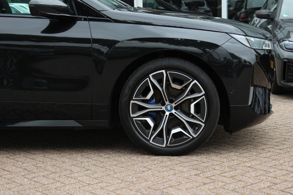 BMW iX xDrive40 High Exe. M Sport 77 kWh / SoH 97,1% / 360Camera / Head-up / Keyless / Softclose / 20'' / ACC / Laser LED / Navigatie / Stoelverwarming+Stuurverwarming / Stoelventilaite