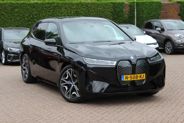 BMW iX xDrive40 High Exe. M Sport 77 kWh / SoH 97,1% / 360Camera / Head-up / Keyless / Softclose / 20'' / ACC / Laser LED / Navigatie / Stoelverwarming+Stuurverwarming / Stoelventilaite