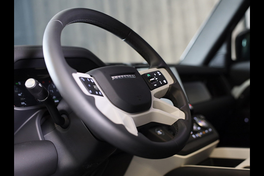 Land Rover Defender 110 2.0 P300e 110 X-Sport SE / Head Up / Koelbox / Memory / Meridian / 360 Camera / Open Pano / 23 Inch