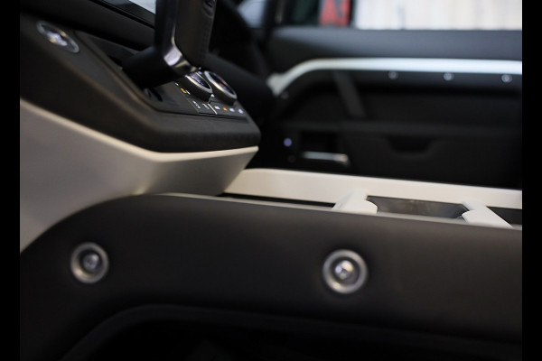 Land Rover Defender 110 2.0 P300e 110 X-Sport SE / Head Up / Koelbox / Memory / Meridian / 360 Camera / Open Pano / 23 Inch