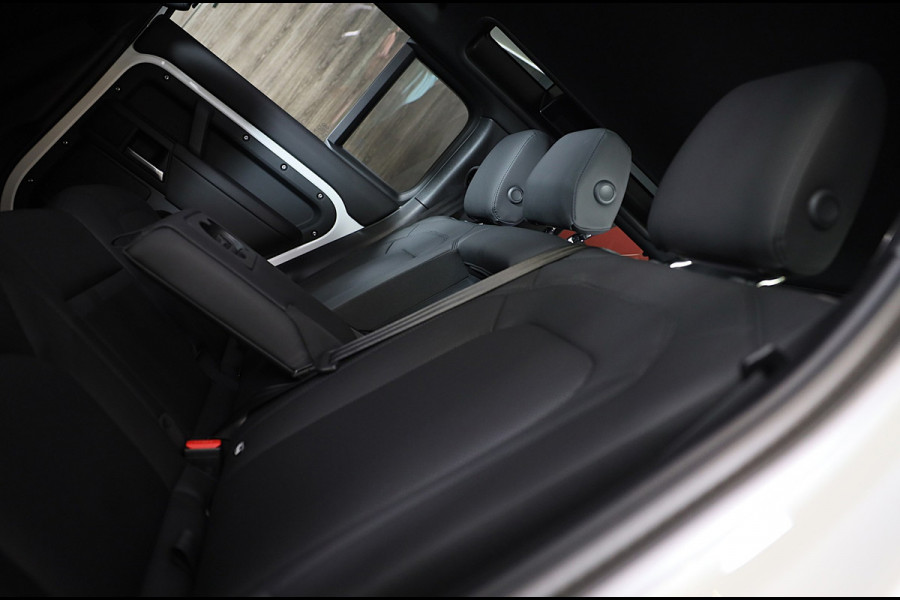 Land Rover Defender 110 2.0 P300e 110 X-Sport SE / Head Up / Koelbox / Memory / Meridian / 360 Camera / Open Pano / 23 Inch