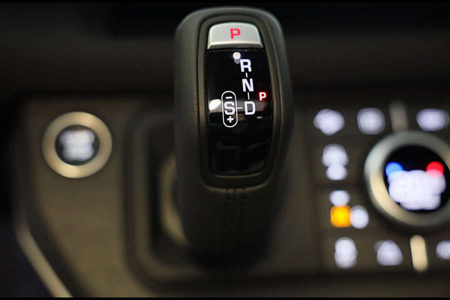 Land Rover Defender 110 2.0 P300e 110 X-Sport SE / Head Up / Koelbox / Memory / Meridian / 360 Camera / Open Pano / 23 Inch