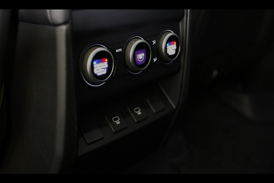 Land Rover Defender 110 2.0 P300e 110 X-Sport SE / Head Up / Koelbox / Memory / Meridian / 360 Camera / Open Pano / 23 Inch