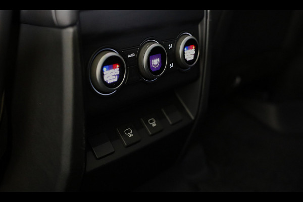 Land Rover Defender 110 2.0 P300e 110 X-Sport SE / Head Up / Koelbox / Memory / Meridian / 360 Camera / Open Pano / 23 Inch