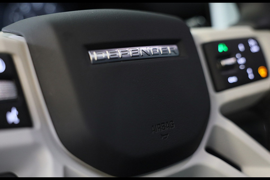 Land Rover Defender 110 2.0 P300e 110 X-Sport SE / Head Up / Koelbox / Memory / Meridian / 360 Camera / Open Pano / 23 Inch