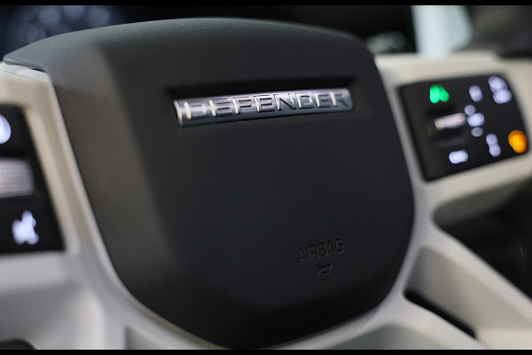 Land Rover Defender 110 2.0 P300e 110 X-Sport SE / Head Up / Koelbox / Memory / Meridian / 360 Camera / Open Pano / 23 Inch