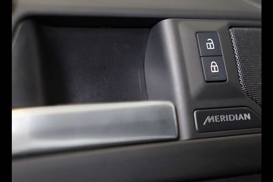 Land Rover Defender 110 2.0 P300e 110 X-Sport SE / Head Up / Koelbox / Memory / Meridian / 360 Camera / Open Pano / 23 Inch
