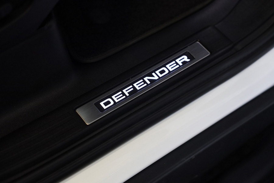 Land Rover Defender 110 2.0 P300e 110 X-Sport SE / Head Up / Koelbox / Memory / Meridian / 360 Camera / Open Pano / 23 Inch