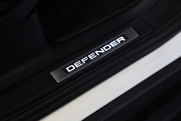 Land Rover Defender 110 2.0 P300e 110 X-Sport SE / Head Up / Koelbox / Memory / Meridian / 360 Camera / Open Pano / 23 Inch