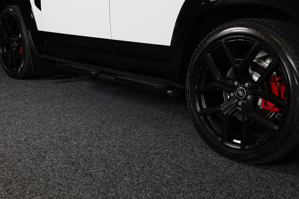 Land Rover Defender 110 2.0 P300e 110 X-Sport SE / Head Up / Koelbox / Memory / Meridian / 360 Camera / Open Pano / 23 Inch