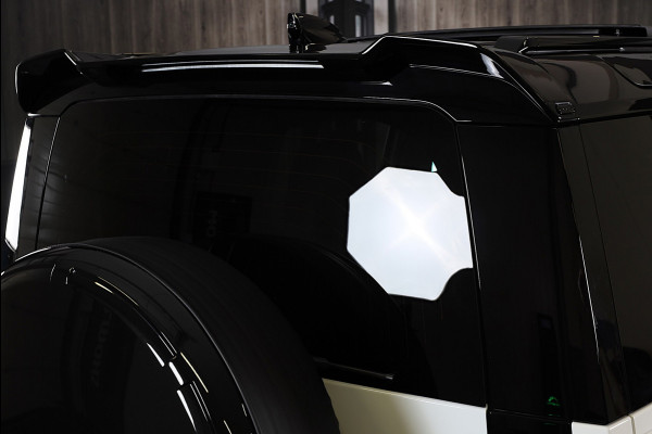 Land Rover Defender 110 2.0 P300e 110 X-Sport SE / Head Up / Koelbox / Memory / Meridian / 360 Camera / Open Pano / 23 Inch
