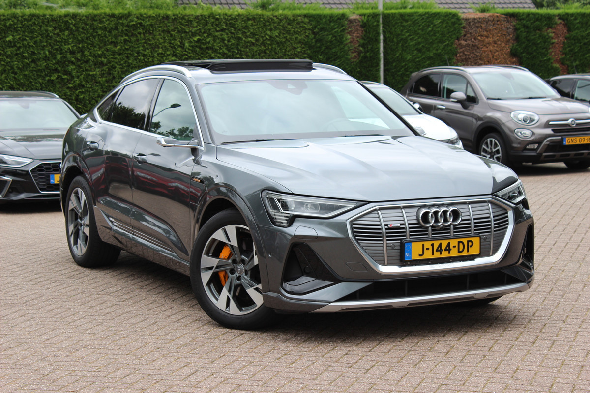 Audi e-tron Sportback 55 quattro S edition 95 kWh / SoH 94,3% / Trekhaak / Panoramadak / 360Camera / RS Seats / Luchtvering / Keyless / 21'' / CarPlay / Matrix LED / Stoelverwarming / DAB / ACC