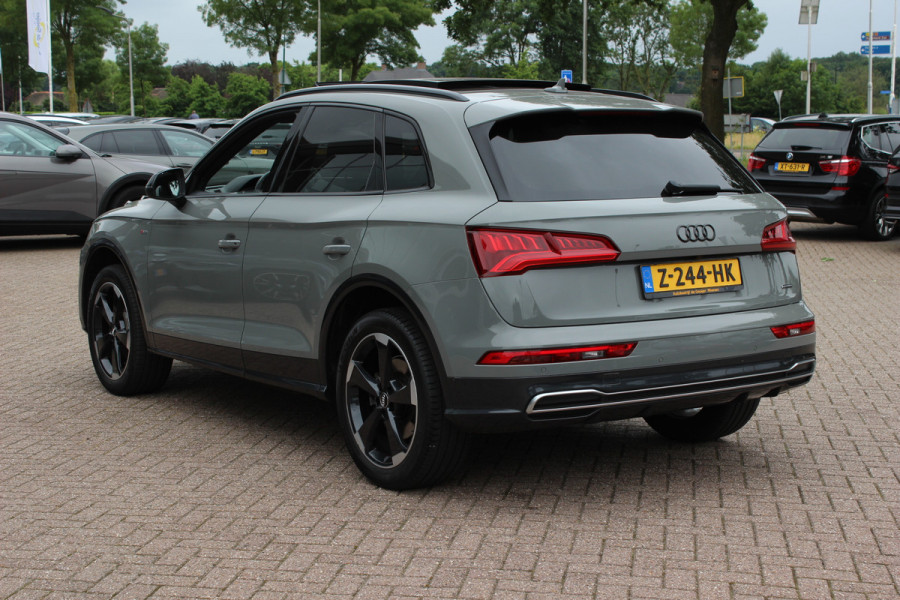 Audi Q5 2.0 TFSI quattro Sport S Line Black Edition / Panoramadak / Camera / RS Seats / Keyless / 21'' / Blackpack / Navigatie / Carbon intr. / Virtual Cockpit / Stoelverwarming / Cruise Control