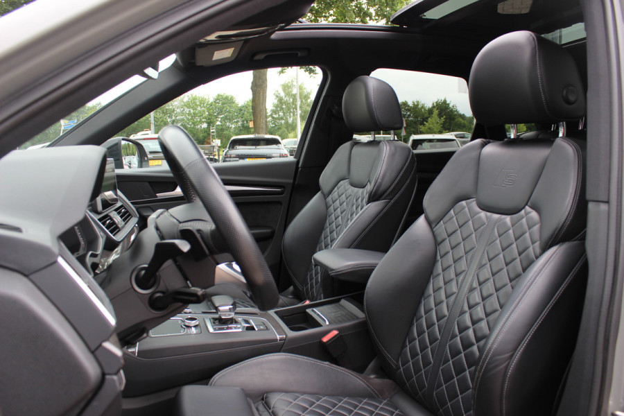 Audi Q5 2.0 TFSI quattro Sport S Line Black Edition / Panoramadak / Camera / RS Seats / Keyless / 21'' / Blackpack / Navigatie / Carbon intr. / Virtual Cockpit / Stoelverwarming / Cruise Control