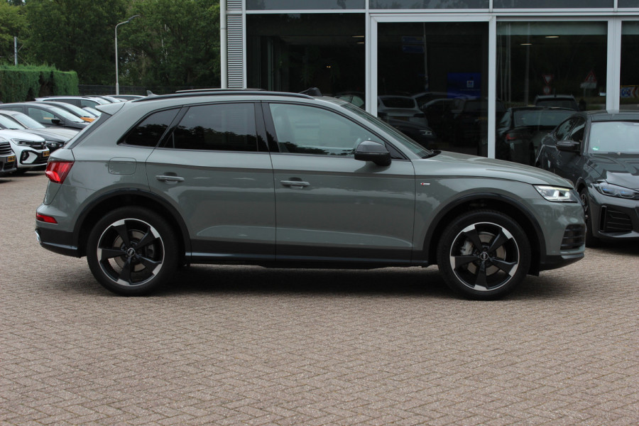 Audi Q5 2.0 TFSI quattro Sport S Line Black Edition / Panoramadak / Camera / RS Seats / Keyless / 21'' / Blackpack / Navigatie / Carbon intr. / Virtual Cockpit / Stoelverwarming / Cruise Control