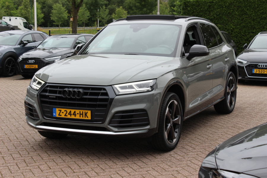 Audi Q5 2.0 TFSI quattro Sport S Line Black Edition / Panoramadak / Camera / RS Seats / Keyless / 21'' / Blackpack / Navigatie / Carbon intr. / Virtual Cockpit / Stoelverwarming / Cruise Control