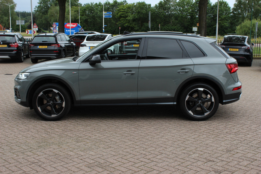 Audi Q5 2.0 TFSI quattro Sport S Line Black Edition / Panoramadak / Camera / RS Seats / Keyless / 21'' / Blackpack / Navigatie / Carbon intr. / Virtual Cockpit / Stoelverwarming / Cruise Control