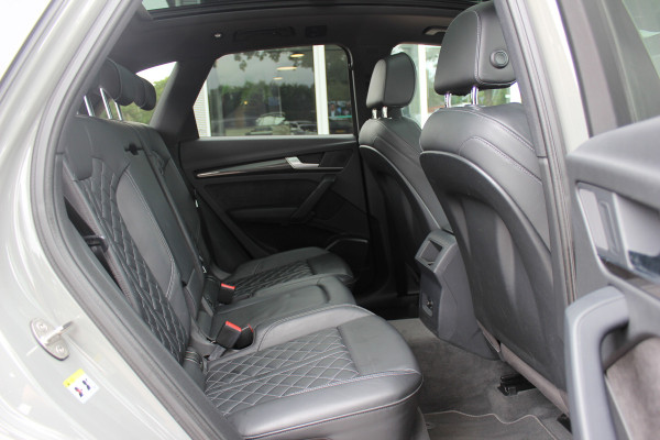 Audi Q5 2.0 TFSI quattro Sport S Line Black Edition / Panoramadak / Camera / RS Seats / Keyless / 21'' / Blackpack / Navigatie / Carbon intr. / Virtual Cockpit / Stoelverwarming / Cruise Control