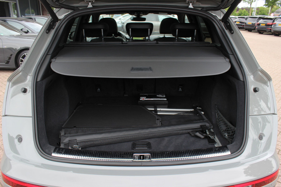 Audi Q5 2.0 TFSI quattro Sport S Line Black Edition / Panoramadak / Camera / RS Seats / Keyless / 21'' / Blackpack / Navigatie / Carbon intr. / Virtual Cockpit / Stoelverwarming / Cruise Control