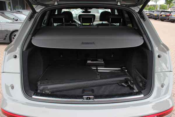 Audi Q5 2.0 TFSI quattro Sport S Line Black Edition / Panoramadak / Camera / RS Seats / Keyless / 21'' / Blackpack / Navigatie / Carbon intr. / Virtual Cockpit / Stoelverwarming / Cruise Control
