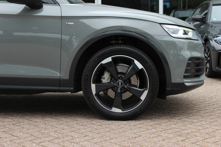 Audi Q5 2.0 TFSI quattro Sport S Line Black Edition / Panoramadak / Camera / RS Seats / Keyless / 21'' / Blackpack / Navigatie / Carbon intr. / Virtual Cockpit / Stoelverwarming / Cruise Control