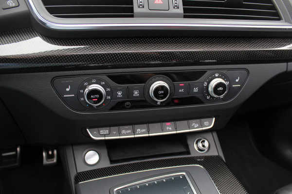 Audi Q5 2.0 TFSI quattro Sport S Line Black Edition / Panoramadak / Camera / RS Seats / Keyless / 21'' / Blackpack / Navigatie / Carbon intr. / Virtual Cockpit / Stoelverwarming / Cruise Control