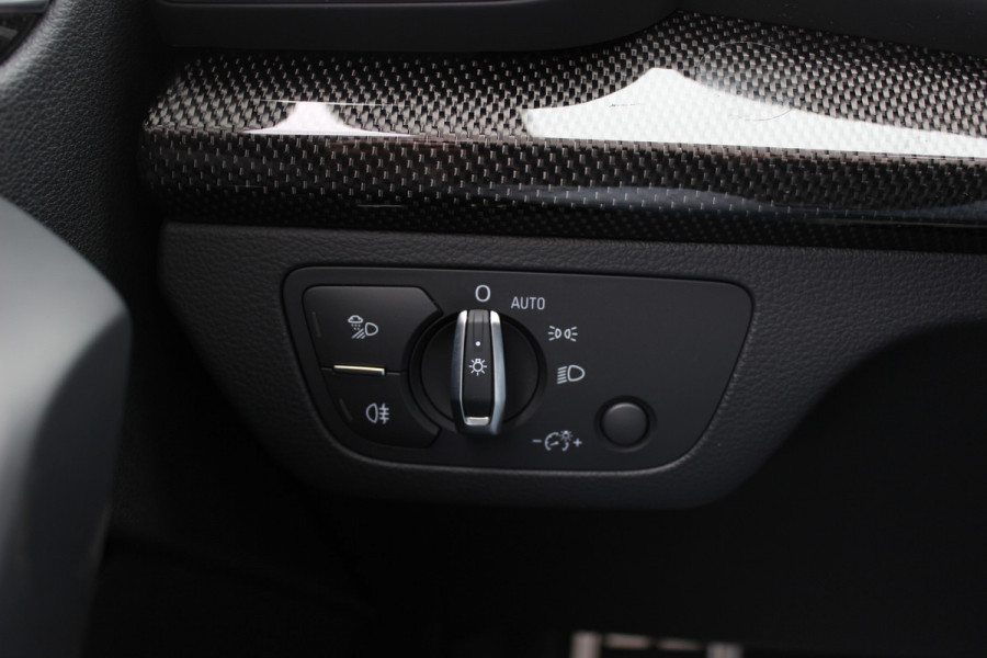 Audi Q5 2.0 TFSI quattro Sport S Line Black Edition / Panoramadak / Camera / RS Seats / Keyless / 21'' / Blackpack / Navigatie / Carbon intr. / Virtual Cockpit / Stoelverwarming / Cruise Control