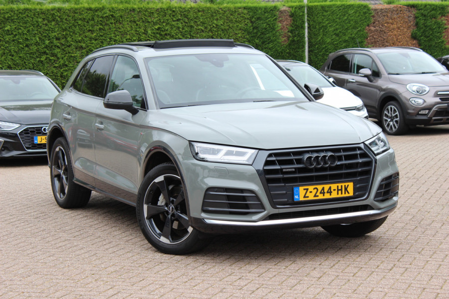 Audi Q5 2.0 TFSI quattro Sport S Line Black Edition / Panoramadak / Camera / RS Seats / Keyless / 21'' / Blackpack / Navigatie / Carbon intr. / Virtual Cockpit / Stoelverwarming / Cruise Control