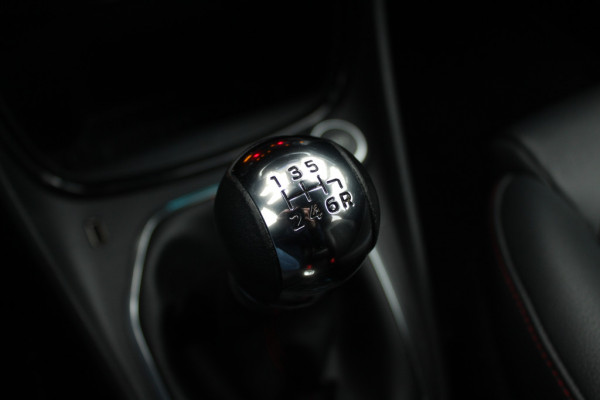 Ford Puma 1.0 EcoBoost Hybrid ST-Line X First Edition / Trekhaak / Camera / B&O / Keyless / CarPlay / Half Leder / 18'' / Stoel+Stuurverwarming / Dodehoek / DAB / ACC