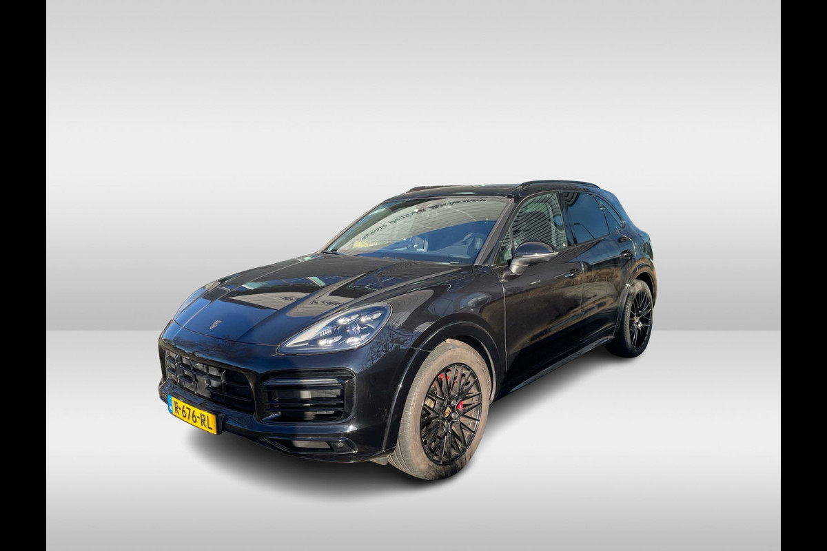 Porsche Cayenne 3.0 E-Hybrid / Trekhaak / Panoramadak / 360Camera / Achtasbesturing / Softclose / Adaptieve Stoelen / Luchtvering / 22'' / Keyless / Sportdesign+Chrono / Sportuitlaat / Stoelverwarming+Ventilatie / Bose /