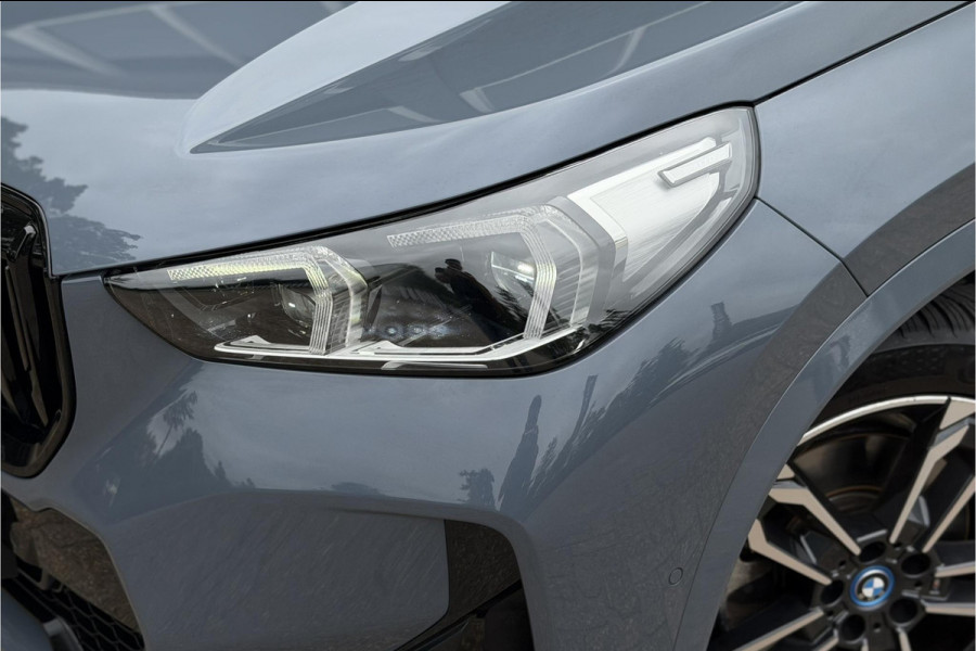BMW X1 xDrive30e M-Sport 326 PK | Full Option | Panodak | Trekhaak | H/K | Massage | Head-Up